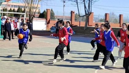 九游-顺义村校办起女生专属的“橄榄球班超”|顺义区张镇中学|北京市|学校|联赛|赛事_新浪新闻